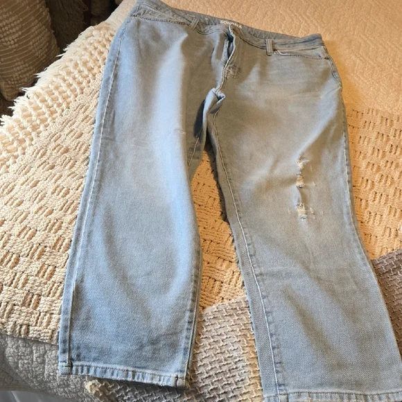 Sonoma Light Blue Straight Fit Jeans With Some Distressing - Picture 1 of 7